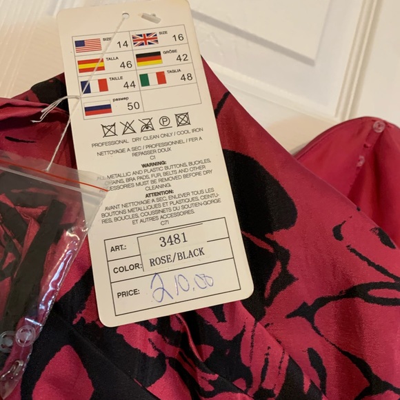 Dress - Picture 3 of 6